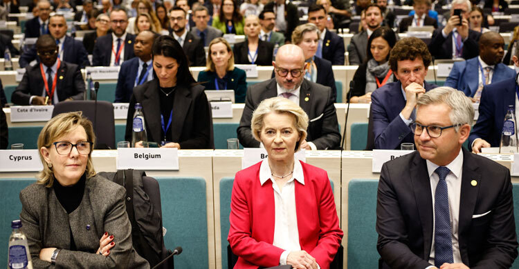 রুশ সম্পদ অনির্দিষ্টকালের জন্য জব্দে সম্মত ইউরোপীয় ইউনিয়ন