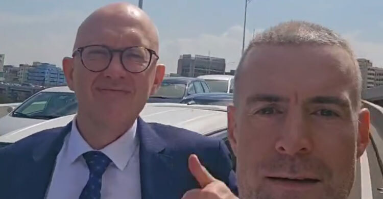 Blockade forces EU ambassador Whiteley to leave car midway