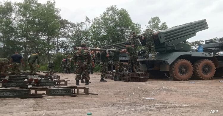 থাইল্যান্ডের সীমান্তবর্তী ৮ জেলায় সামরিক আইন জারি