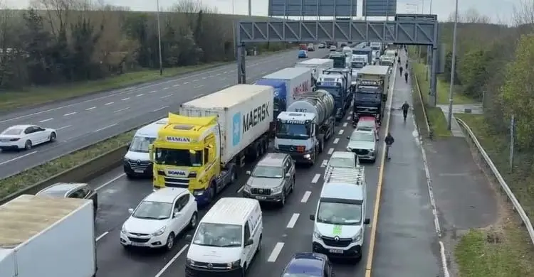 জ্বালানি মূল্যবৃদ্ধিতে আয়ারল্যান্ড ও যুক্তরাজ্যে বিক্ষোভের আশঙ্কা