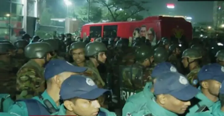 মায়ের কাছে তারেক রহমান