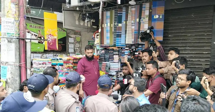 ফুটপাত দখল করে যারা ব্যবসা করছে তাদের ছাড় দেওয়া হবে না