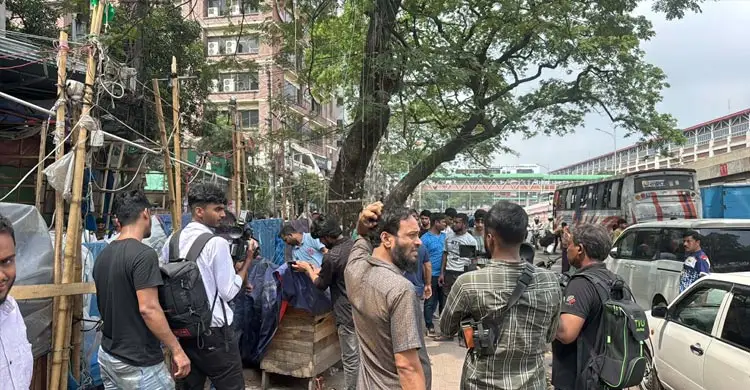 ফুটপাত দখল করে যারা ব্যবসা করছে তাদের ছাড় দেওয়া হবে না