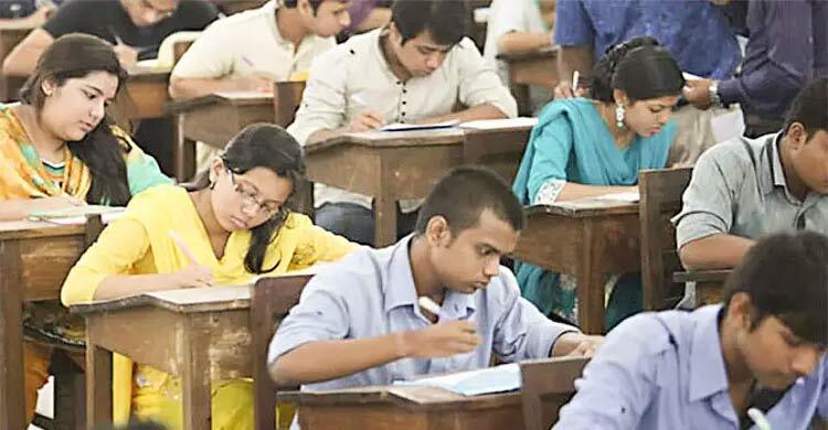 মুখস্থনির্ভর চাকরির পরীক্ষা: মেধা বিনাশের অদৃশ্য শেকল