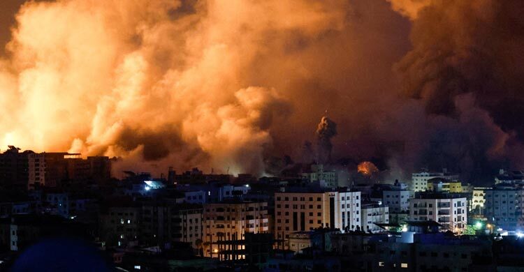 Hamas threatens to kill captives if Israel strikes civilians