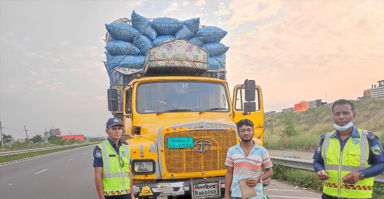 ঢাকা-মাওয়া এক্সপ্রেসওয়েতে নিয়ম অমান্যে ১৪ যানকে জরিমানা