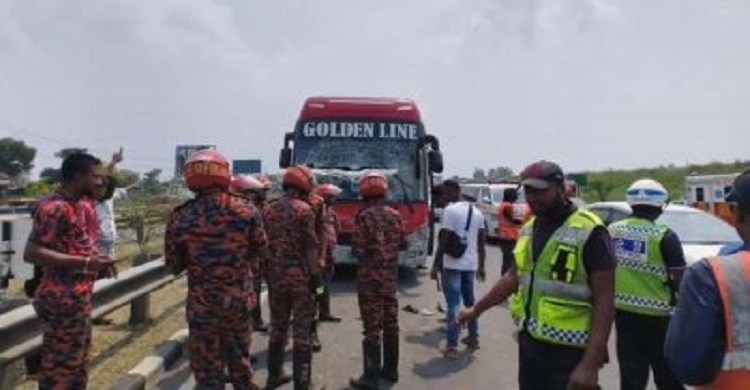 Expectant mother among 5 killed as bus hits ambulance on expressway