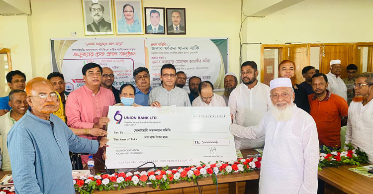 অসহায়দের চোখের আলো ফেরাতে চেয়ারম্যানের ‘মানবিক অনুদান’