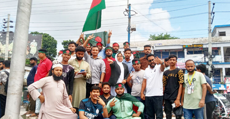 ফরিদপুর শহরে পরিচ্ছন্নতা অভিযান, ট্রাফিক নিয়ন্ত্রণে শিক্ষার্থীরা