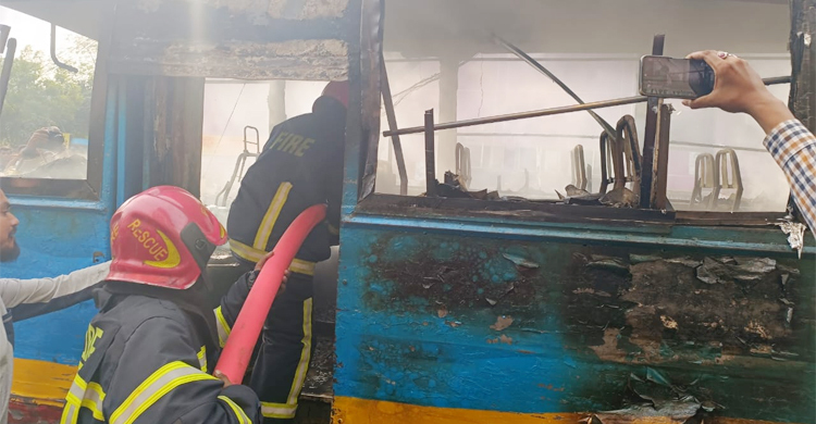 ২৪ ঘণ্টায় একটি বাসে আগুন