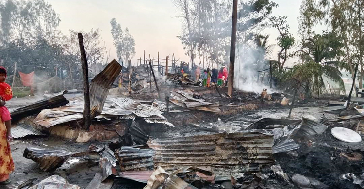পেকুয়ায় পুড়ে ছাই ১৫ বসতঘর