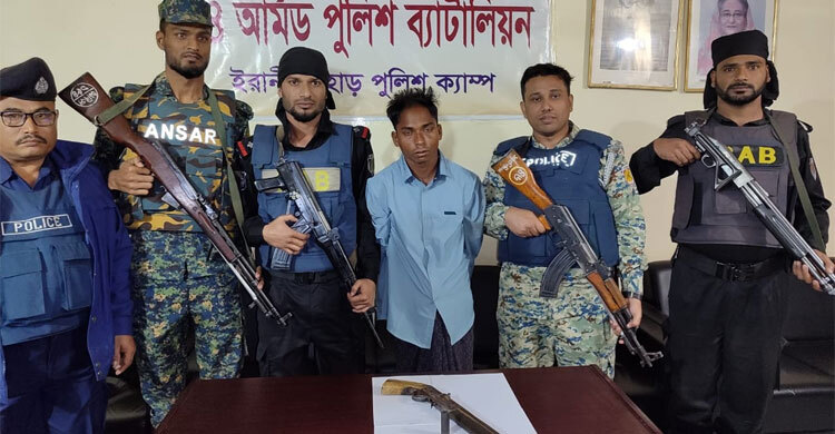 উখিয়ায় ক্যাম্প থেকে ওয়ানশুটারগান ও গুলিসহ গ্রেফতার ৫