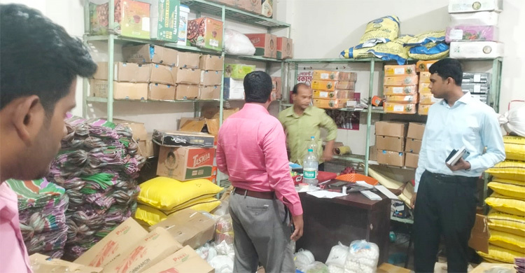 দূষণবিরোধী অভিযানে সাড়ে ৪ লাখ টাকা জরিমানা, ৬৭০ কেজি পলিথিন জব্দ