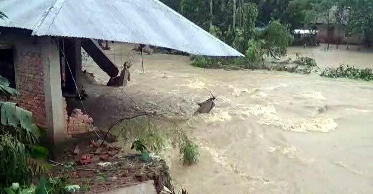 ফেনীর প্লাবিত গ্রামগুলো বিদ্যুৎ বিচ্ছিন্ন