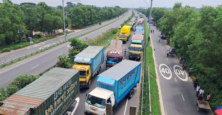ফরিদপুরে দুই মহাসড়কে দিনভর দীর্ঘ যানজট