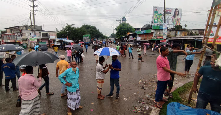 ফরিদপুরে সাড়ে ১১ ঘণ্টা পর সড়ক-রেলপথে যান চলাচল শুরু
