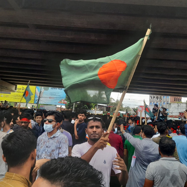 আবেগঘন স্ট্যাটাস দিয়ে সরে দাঁড়ালেন ফেনীর বৈষম্যবিরোধীর সমন্বয়ক