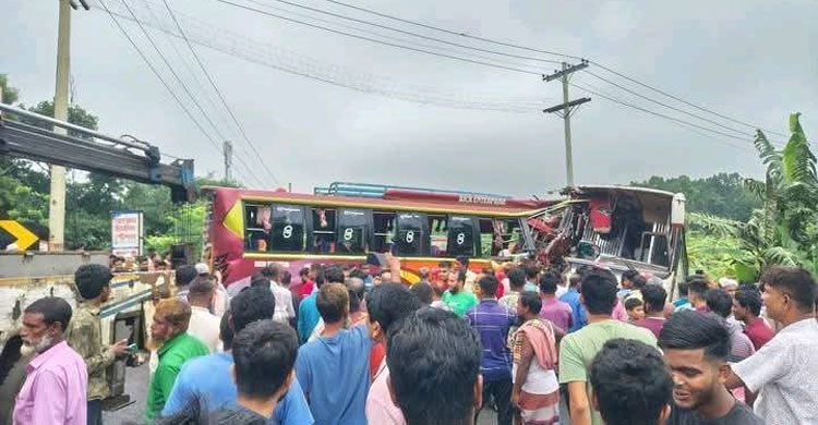 চালকের অসতর্কতা-দ্রুত গতিই কাল হলো যাত্রীদের