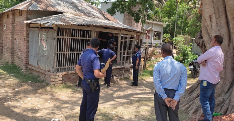 মন্দিরে কারা আগুন দেয় জানা যায়নি, হত্যাকাণ্ডে জড়িত শতাধিক ব্যক্তি