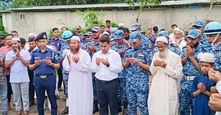 ফরিদপুরে রাইসা মনির কবরে বিমান বাহিনীর শ্রদ্ধা