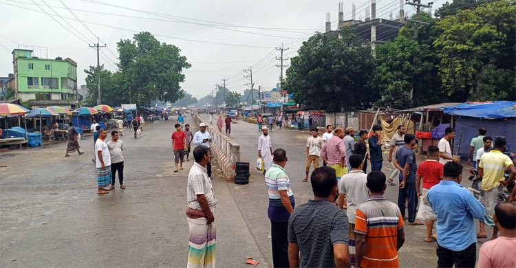 ফরিদপুরে সাড়ে ১১ ঘণ্টা পর সড়ক-রেলপথে যান চলাচল শুরু