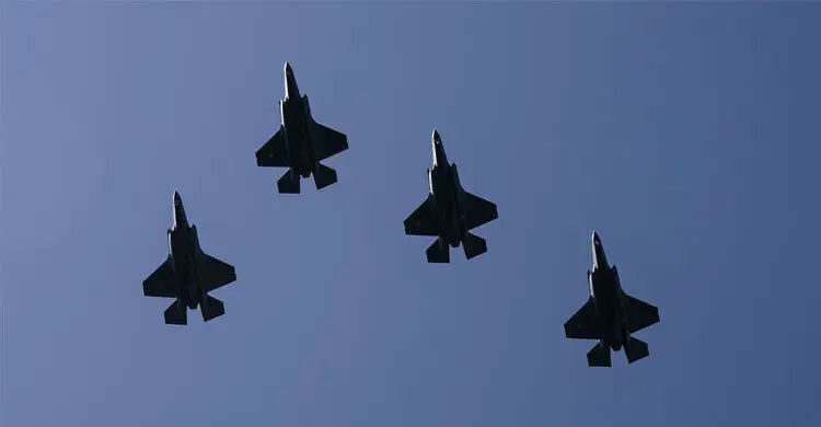 ভেনেজুয়েলার উপকূলের কাছে মার্কিন যুদ্ধবিমানের উপস্থিতি