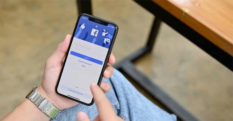 ফেসবুক কীভাবে আপনাকে নিয়ন্ত্রণ করছে জানেন?
