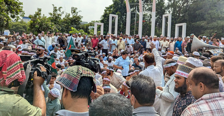 শিক্ষকদের দাবি নিয়ে সরব নেটদুনিয়া