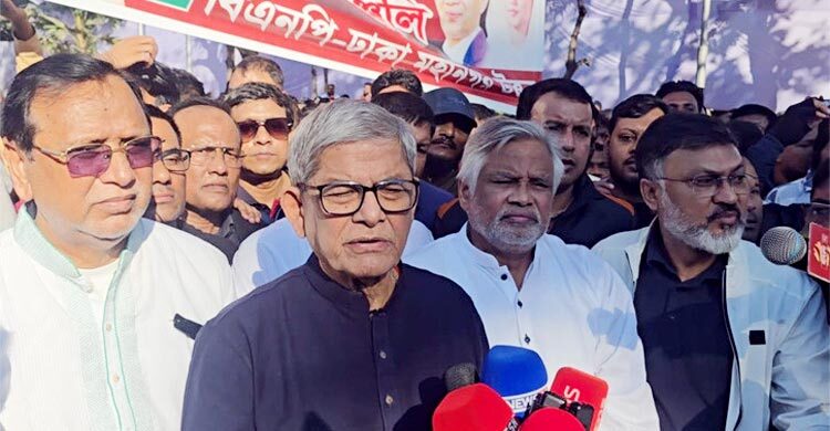 শহীদ বুদ্ধিজীবী কবরস্থানে ফখরুলের শ্রদ্ধা