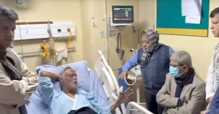 মোস্তফা জামাল হায়দারকে দেখতে হাসপাতালে ফখরুল