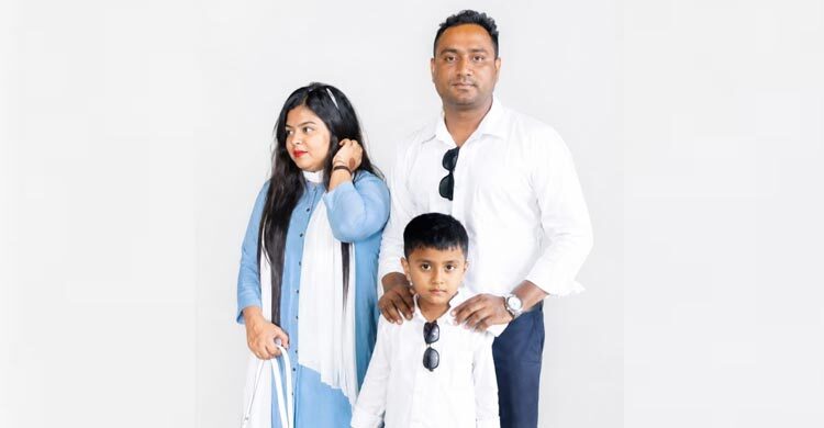 ছবিটি এখন কেবলই স্মৃতি, সড়কে থেমে গেল পুরো পরিবার