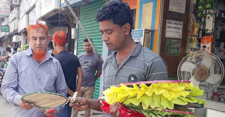 তীব্র গরমে বেড়েছে হাতপাখার কদর