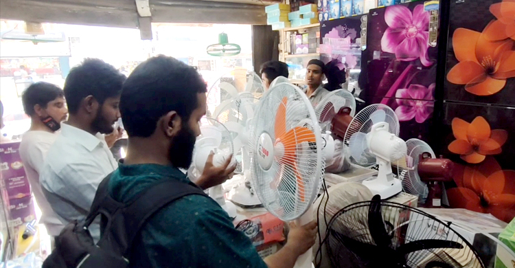 চার্জার ফ্যানের বাজার গরম, বিক্রি বেড়েছে ১০ গুণ