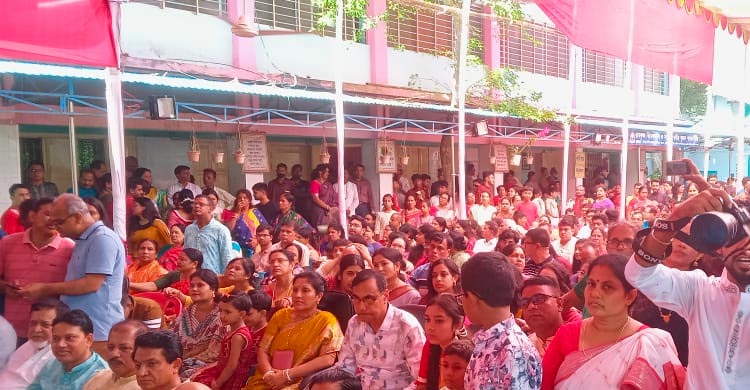 ফরিদপুরে কুমারী পূজায় ভক্ত-দর্শনার্থীদের ঢল