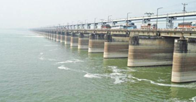 ফারাক্কায় বিপৎসীমার ওপর বইছে পানি, বন্যার আশঙ্কা