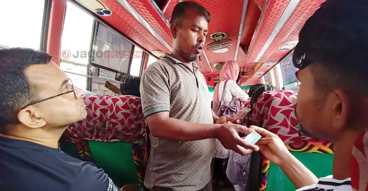 বাসে যাত্রীপ্রতি ৫–১০ টাকা বেশি ভাড়া আদায়, চলছে বাগবিতণ্ডা