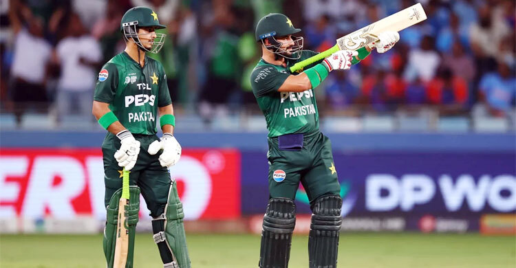 ‘একে৪৭’ ভঙ্গিতে ব্যাট ধরে উদযাপন, ফারহান বললেন- মুঝে পরোয়া নেহি