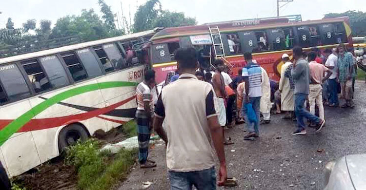 চালকের অসতর্কতা-দ্রুত গতিই কাল হলো যাত্রীদের