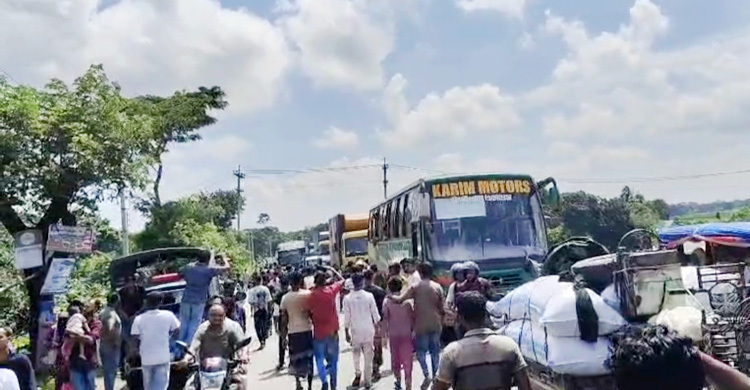 ৫ ঘণ্টা পর দক্ষিণাঞ্চলের ২১ জেলার সঙ্গে ঢাকার যান চলাচল শুরু