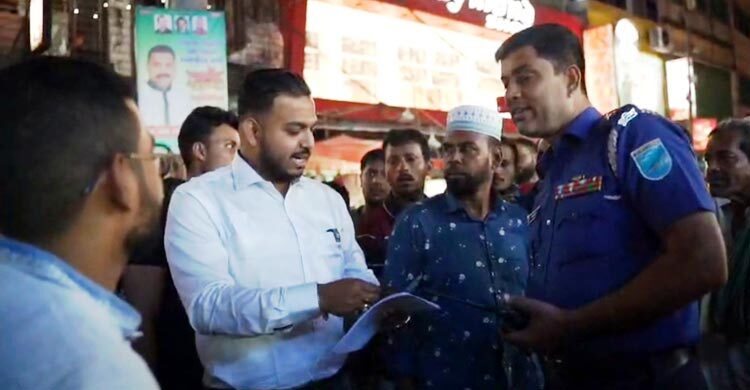 চাঁদা তোলার সময় হাতেনাতে ধরে পুলিশে দিলেন স্বতন্ত্র এমপি প্রার্থী