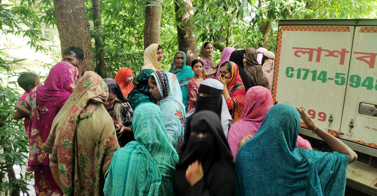 রাইসার জন্য আইসক্রিম আনতে গিয়ে বেঁচে যায় বড় বোন সিনথিয়া