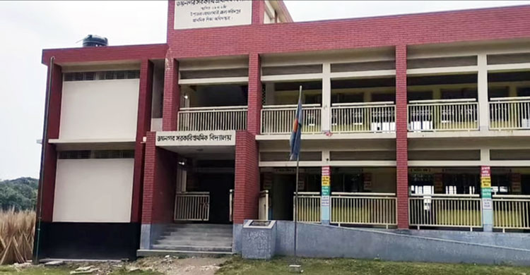 ফরিদপুরে শ্রেণিকক্ষে একসঙ্গে ৯ স্কুল শিক্ষার্থী অসুস্থ