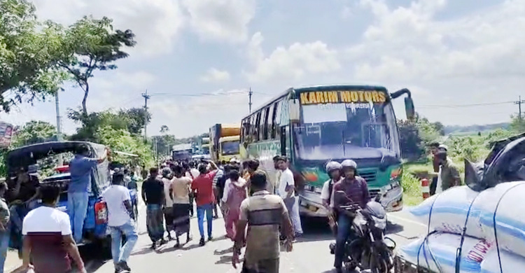 ৫ ঘণ্টা পর দক্ষিণাঞ্চলের ২১ জেলার সঙ্গে ঢাকার যান চলাচল শুরু