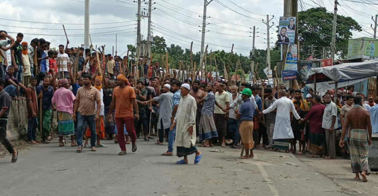 বিক্ষোভ থেকে সড়ক অবরোধ, ঢাকার সঙ্গে ২১ জেলার যান চলাচল বন্ধ