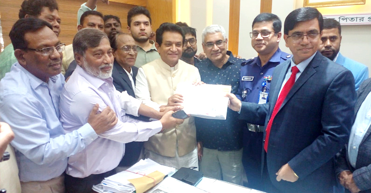 স্বতন্ত্রপ্রার্থী হচ্ছেন এ কে আজাদ