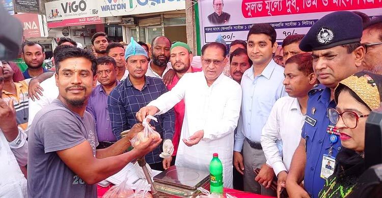 ফরিদপুরে ন্যায্যমূল্যে দুধ, গরুর মাংস বিক্রি শুরু