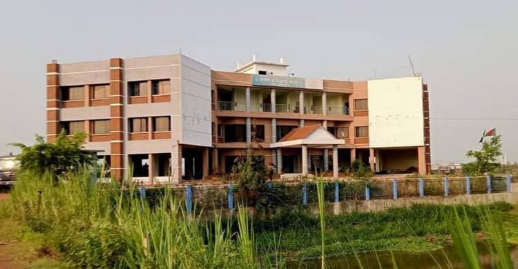 ফরিদপুরে গাড়িচাপায় প্রাণ গেল দুই বন্ধুর