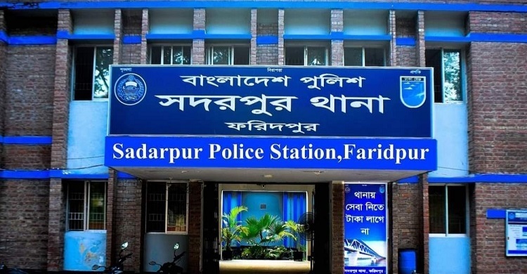 ফরিদপুরে ছেলেকে গলা কেটে হত্যার পর মায়ের আত্মহত্যা