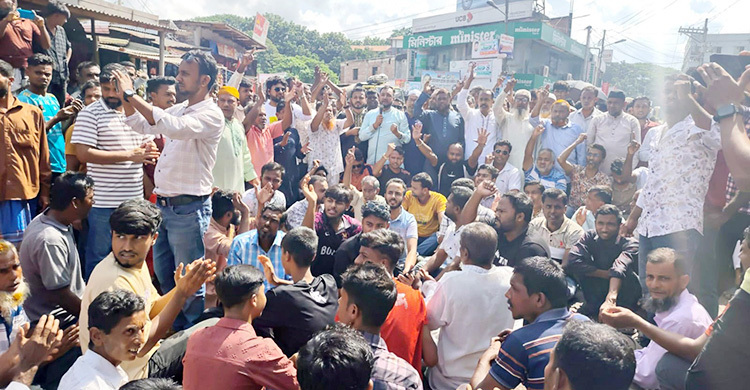 ফরিদপুরে বিএনপির কমিটি বাতিলের দাবিতে মহাসড়ক অবরোধ