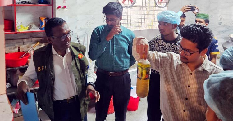 অস্বাস্থ্যকর পরিবেশ ও মেয়াদোত্তীর্ণ খাবার বিক্রয় করায় লাখ টাকা জরিমানা